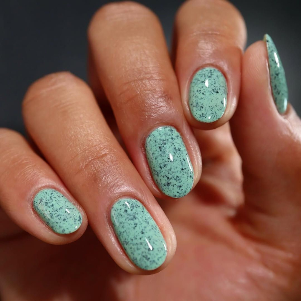 Mind speckled egg nails